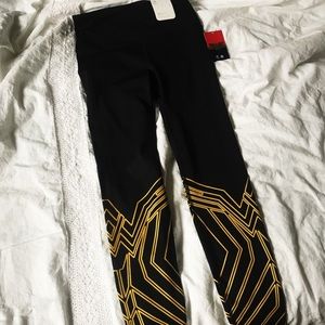 Full-length Wonder Woman Gap leggings
